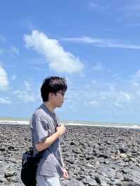 🖤🌊 Pantai Batu Hitam – Kuantan’s Underrated Black Rock Beach