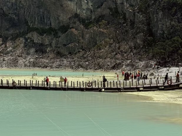 Kawah Putih: Indonesia's Stunning Volcanic "Milk Lake" in Bandung! 🌋🥛