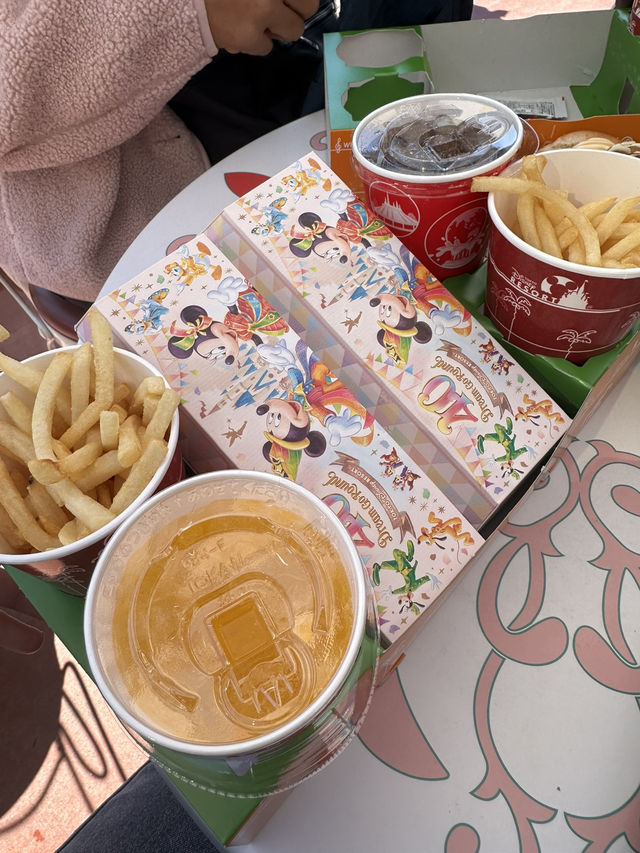 โตเกียวดิสนีย์แลนด์ กินอะไรดี 