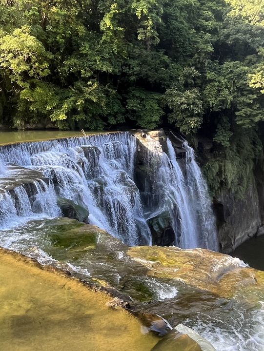 💦 Shifen Waterfall Is Taiwan’s Most Dreamy Cascading Surprise