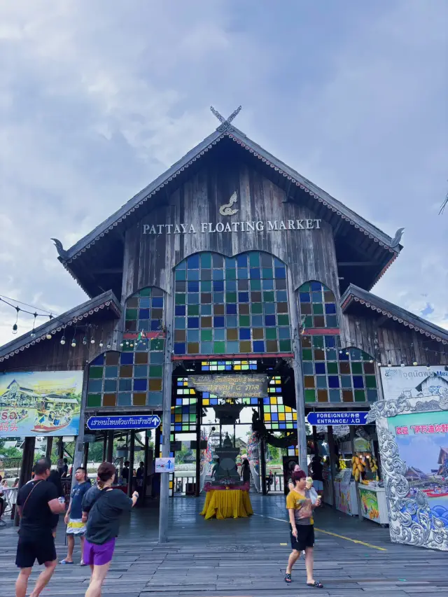 芭達雅水上市場 泰式風情一次收集!吃美食、買手工、拍美照的好地方