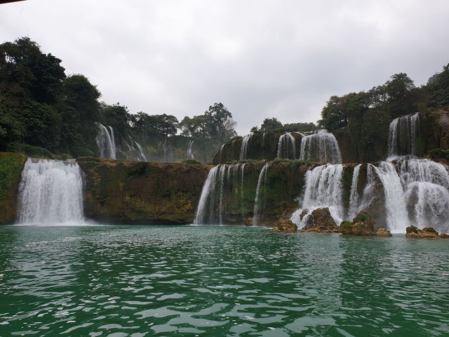 🌊 Detian Waterfall: A Borderless Wonder in Guangxi