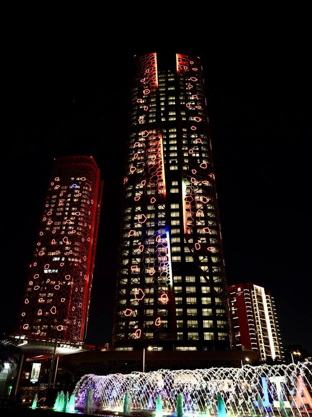 【多哈夜景｜光與海交織的城市詩】