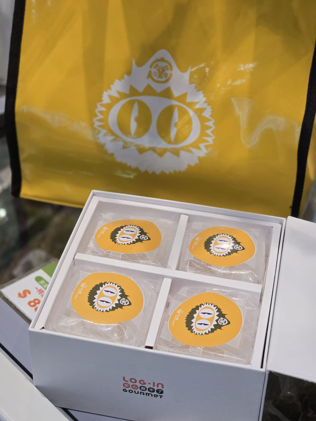 馬來西亞D197貓山王榴槤冰皮月餅開箱! 馬來西亞D197貓山王榴槤冰皮月餅開箱!