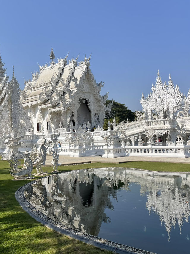 White Temple (Wat Rong Khun) — art and magic in Chiang Rai ✨