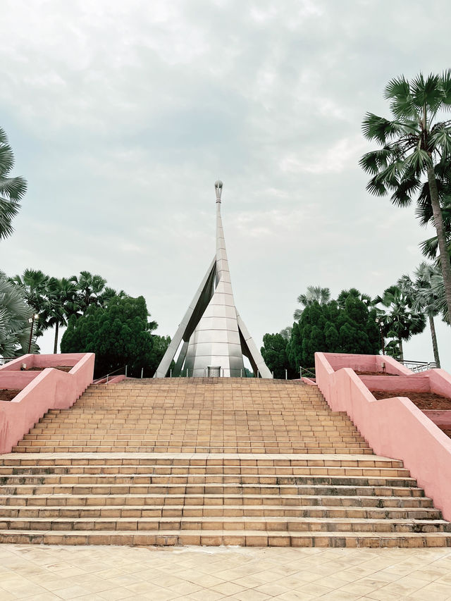 Mercu Tanda & Tangga Putrajaya: Iconic Landmarks with Scenic Views 