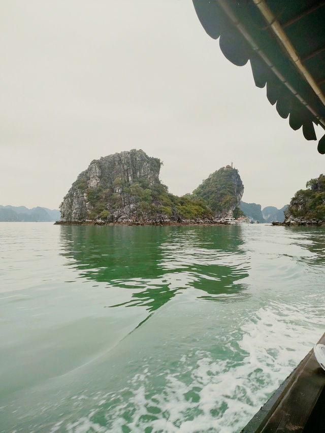 Sung Sot Cave: Vietnam’s Hidden Cathedral of Wonder in Halong bay trips Sung Sot Cave: Vietnam’s Hidden Cathedral of Wonder in Halong bay trips