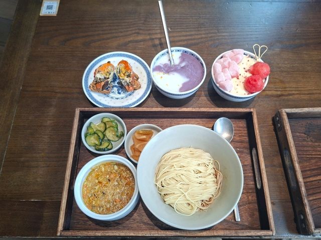 ✨上海李百蟹高質必食推介🤩邊吃蟹黃面醉蟹小籠包邊看陸家嘴美景💯