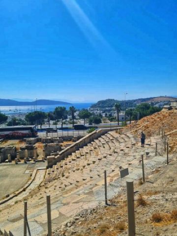 🎭 博德魯姆圓形劇場－俯瞰愛琴海的古老迴聲