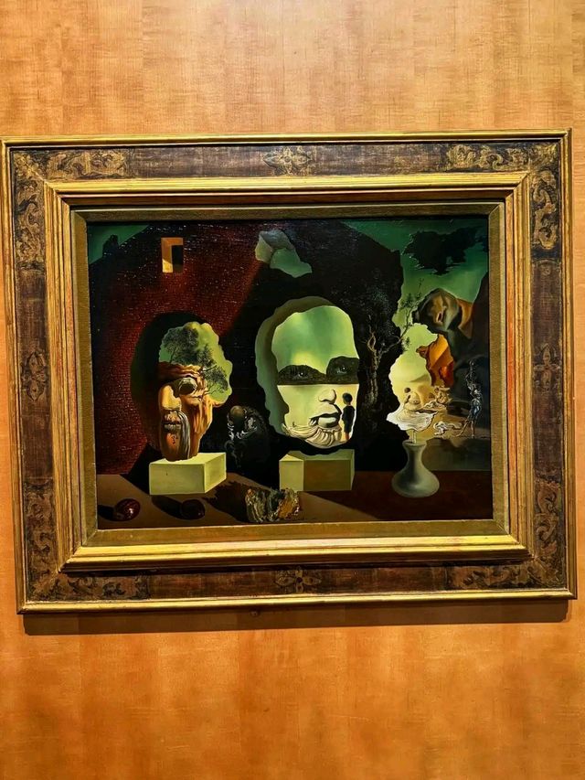 🎨 Salvador Dalí Museum – A Surreal Journey in St. Petersburg 🌀 🎨 Salvador Dalí Museum – A Surreal Journey in St. Petersburg 🌀