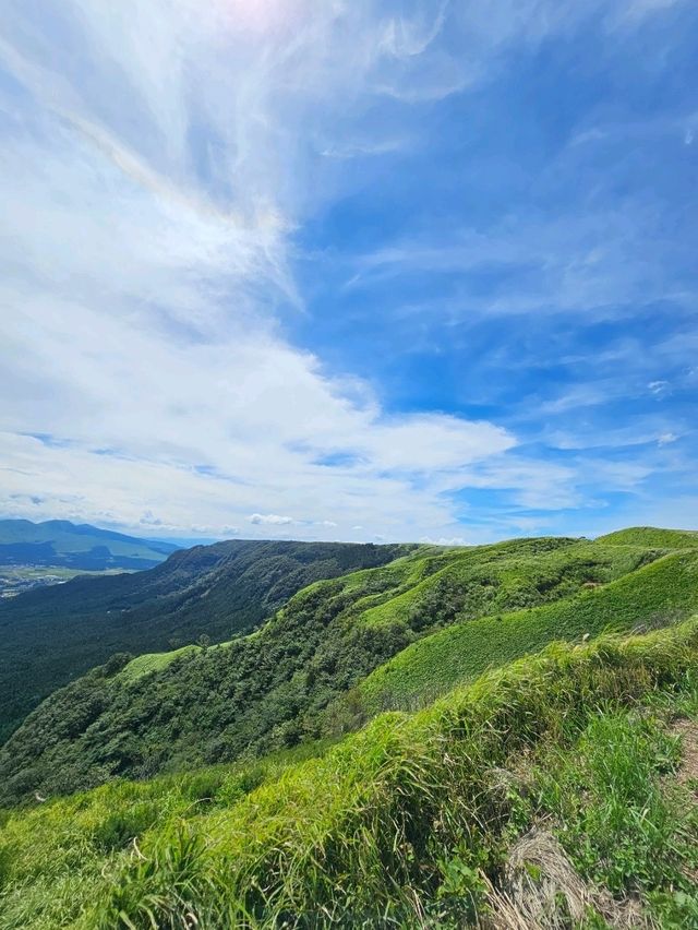 “絶景駐車場”として気軽に立ち寄れる、ドライブで楽しむ阿蘇の眺望スポット