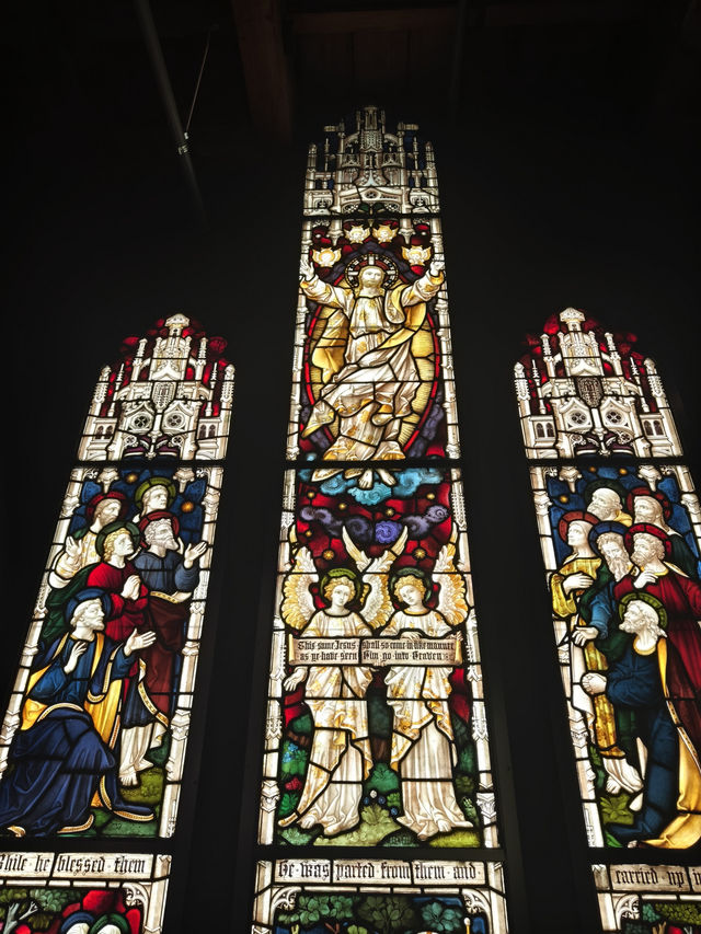 日光映照絢麗宗教藝術