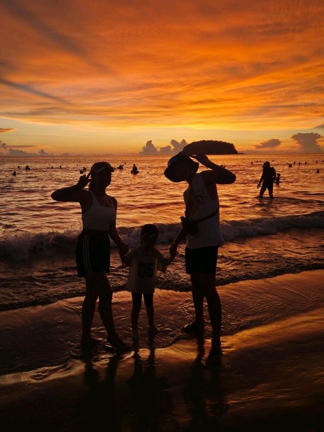 가족들이 사랑할 수밖에 없는 푸켓의 조용한 해변