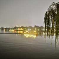 **🌙 Daming Lake Night Walk — The Most Romantic Way to End a Jinan Day 💕**