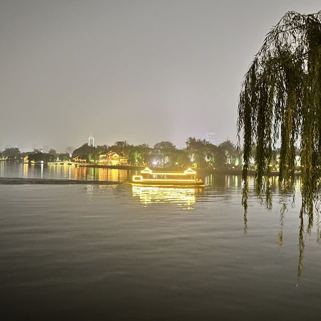 **🌙 Daming Lake Night Walk — The Most Romantic Way to End a Jinan Day 💕**