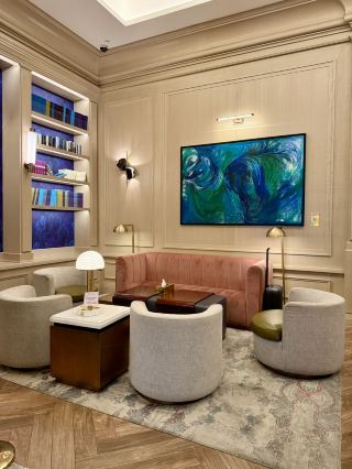 สวรรค์ของคนรักศิลปะที่ The Pearl Lounge
