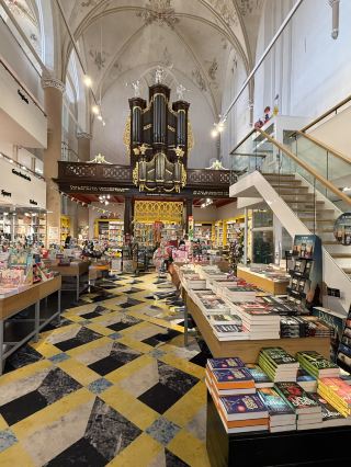 Beautiful & Unforgettable Bookstore in Zwolle since 1892 📚🙆🏻‍♀️❤️👏✨🌈