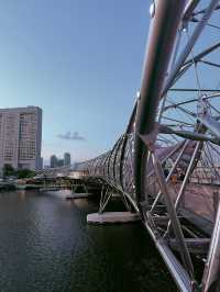 šøš¬ Singaporeās ArtScience Museum & Skyline View from Helix Bridge