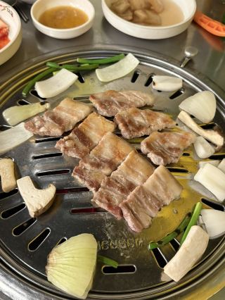 The Ultimate Combo: Chewy Pork Makchang & Ogyeopsal with an Old-School Anchovy Lunchbox! A Must-Visit Spot in Yeonghwa-dong, Suwon, 'Beongae Makchang'