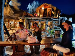 A chill beachfront bar with an evening filled with the atmosphere of Koh Lipe 🌊✨