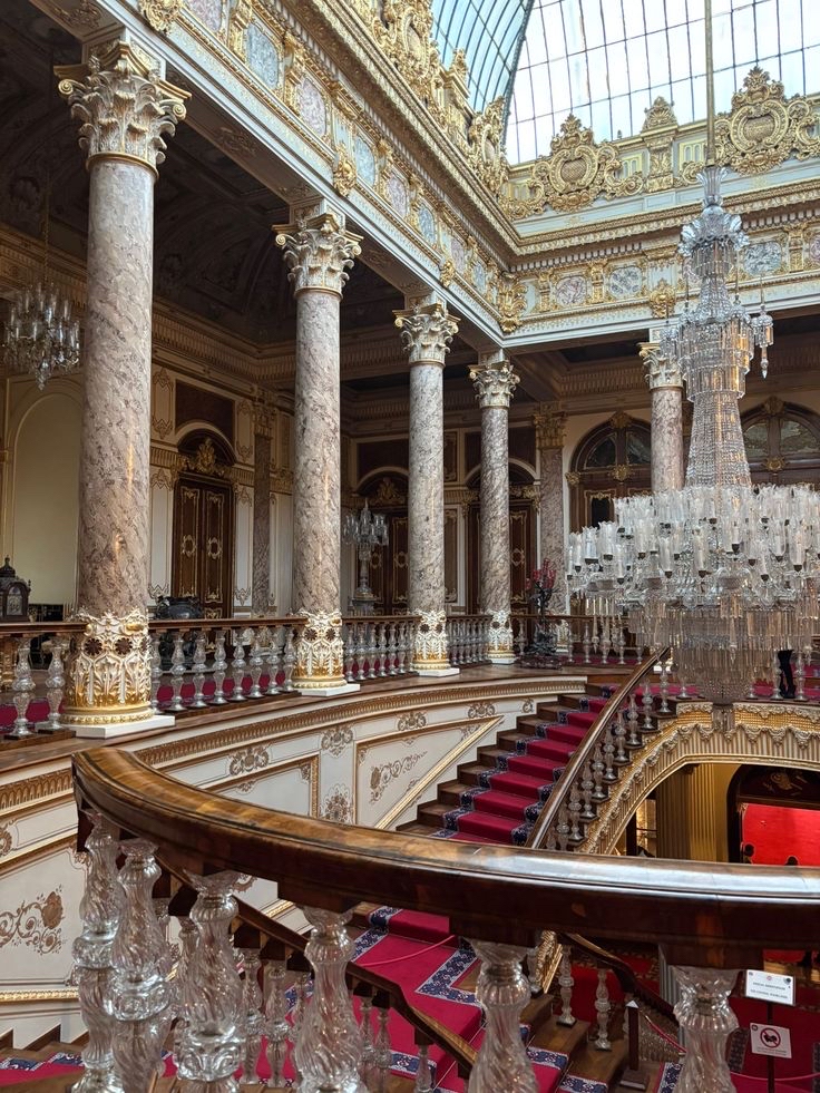 Photo Vs Reality in AMAZING DOLMABAHCE PALACE