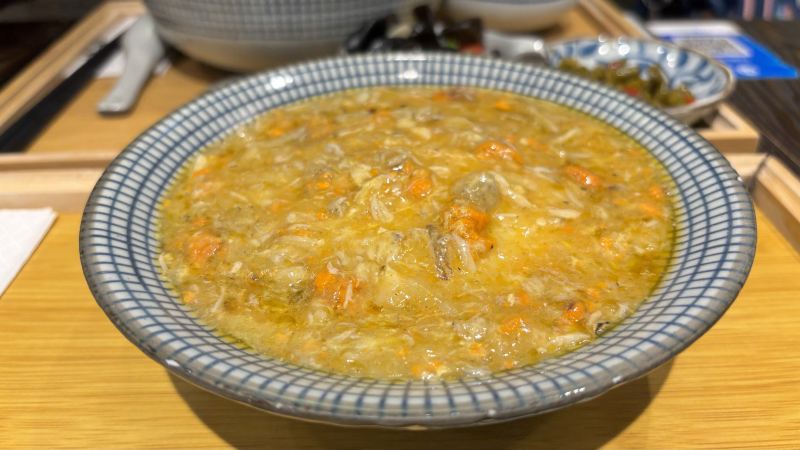 **Review: Chengdu’s Famous Crab Roe Noodles | Xie San Bao**