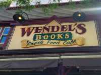 이효리가 방문했던 포트 랭리 WENDEL'S BOOKSTORE & 카페 "WENDEL'S"