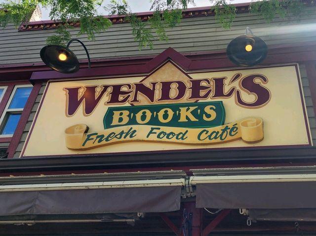 이효리가 방문했던 포트 랭리 WENDEL'S BOOKSTORE & 카페 "WENDEL'S"