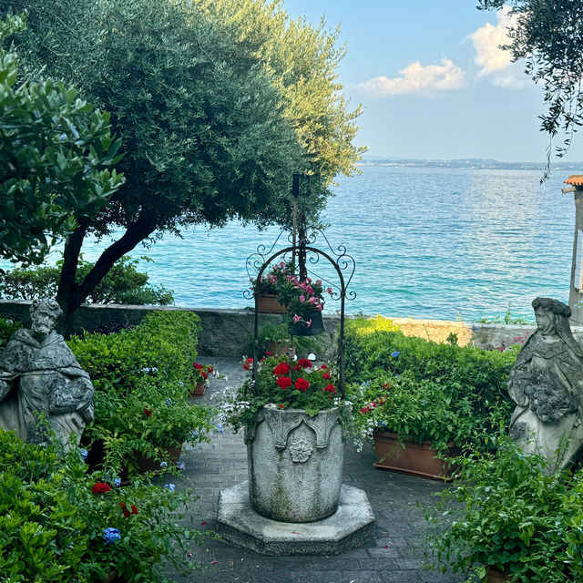 美丽的西尔庙内小镇(Sirmione), Lake Garda(加尔达湖), Italy 