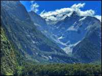 Milford Sound - Stunning Views 