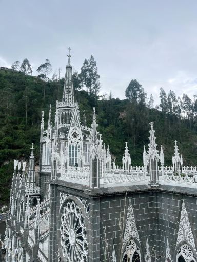 国境にそびえ立つ教会、Rosario de las lajas。 | Trip.com ポトシ