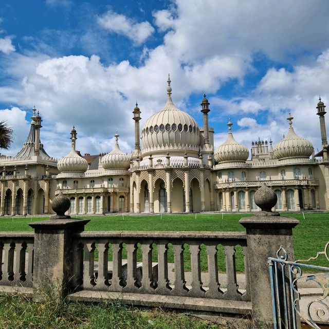 🏰 Majesty Unveiled: Exploring the Enchanting Brighton Royal Pavilion! 🌟