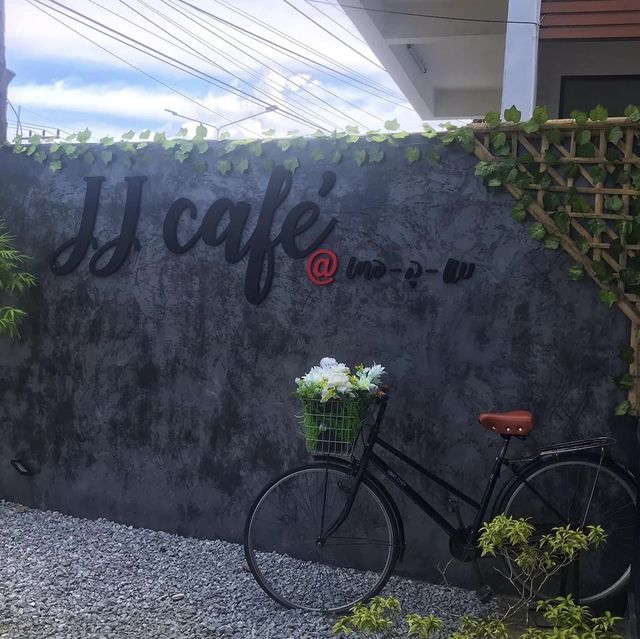“JJ cafe เตอลูแบ” คาเฟ่นี้สวย