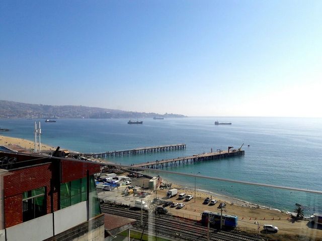 Valparaíso: Chile's Coastal Wonderland 🌊🏞️