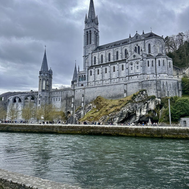 Lourdes: Two Days of Peace and prayer 