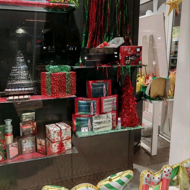Beautifully Wrapped Gifts and Cosmetics on Liguria Street!  