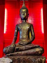 Wat Phra That Cho Hae — Golden Pagoda of Phrae