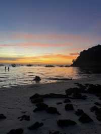 🌅✨ Boracay Sunsets – Where the Sky Falls in Love with the Sea 🌴💛 