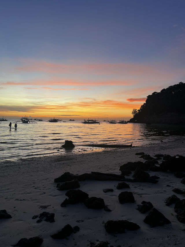 🌅✨ Boracay Sunsets – Where the Sky Falls in Love with the Sea 🌴💛 