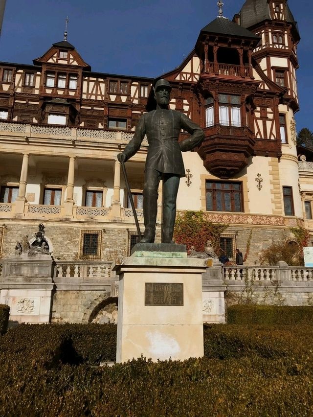 🏰 Peleș Castle – A Fairytale Fortress in the Heart of the Carpathians 🏰 Peleș Castle – A Fairytale Fortress in the Heart of the Carpathians