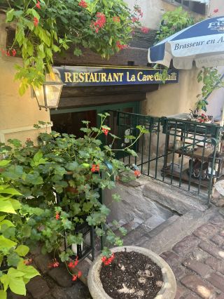 🍷 ร้านอาหารบรรยากาศสวนที่อบอวลไปด้วยกลิ่นไวน์อัลซาส