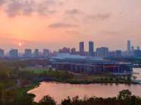 상하이 엑스포 공원: 황푸강과 노을이 어우러진 도심 속 힐링 🌇🌿🏙️