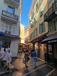 Get lost in the steets of old town Nice 🌐🧭