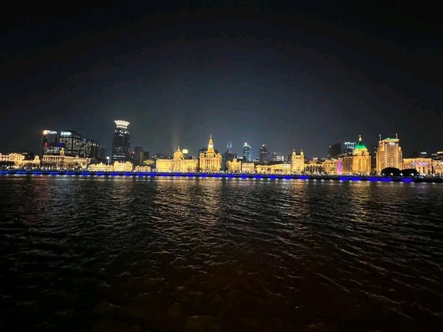 The Bund’s Glow🌃 The Bund’s Glow🌃