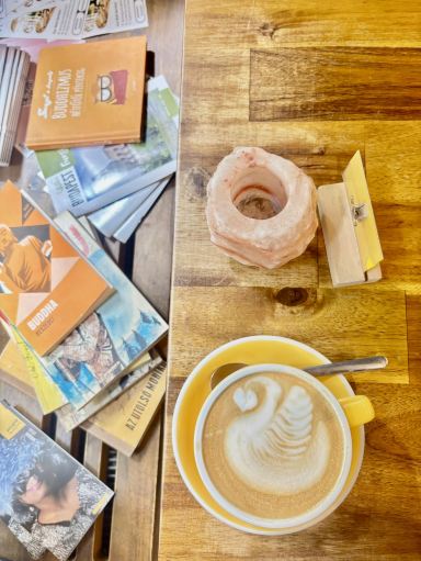 ハンガリー　ブダペストで購入　アンティーク　手付きの壺 ハンガリー🇭🇺】ブダペストのスペシャルコーヒーで旅が始まる朝