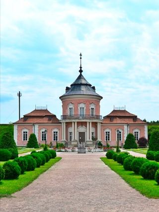 Step Into Royal Magic at Zolochiv Castle 💗🏰
