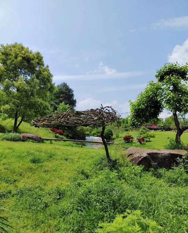 Meet the most beautiful spring in Chongqing ↗ Monet Garden where flowers bloom in all seasons.