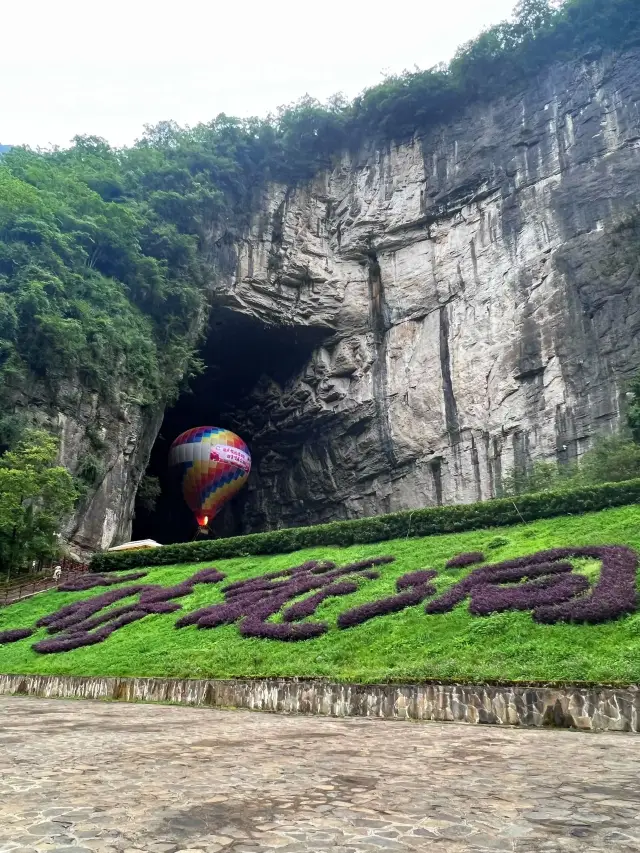 Hubei Enshi | Tenglong Cave One of the beautiful caves is colorful