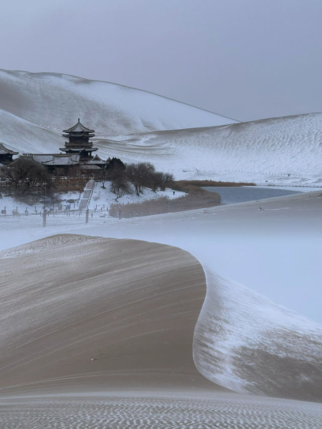 塞外風光之一絕｜雪後月牙泉