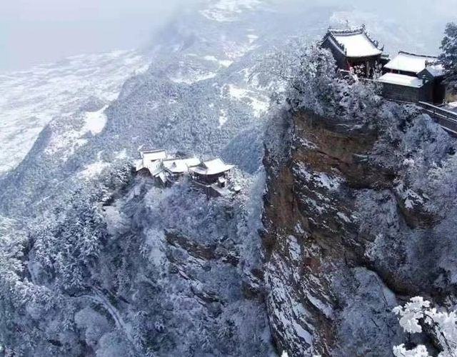 沒有看過雞峰山落雪景色，怎能算是完美的冬天呢